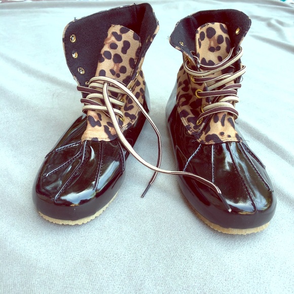 Shoes - Stylish leopard print rain boot. Size 36